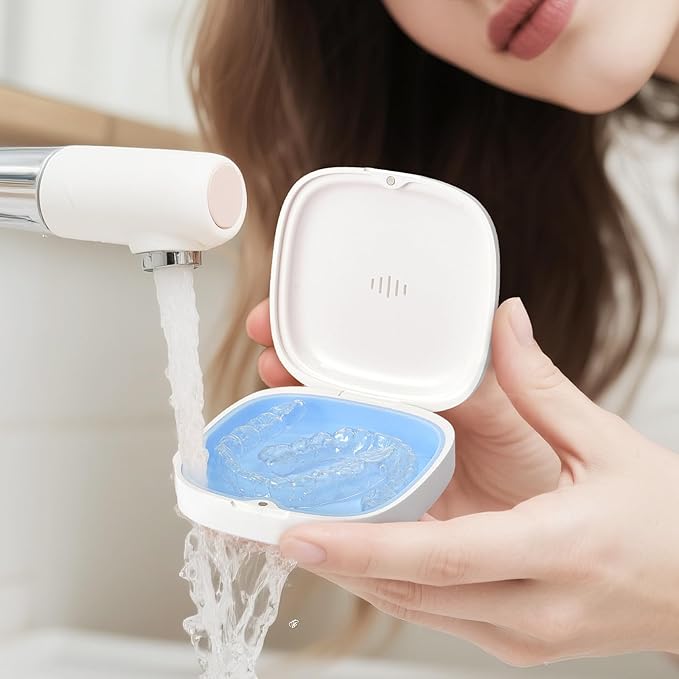 Retainer Case Slim Aligner Case with Vent Holes Removable Inner Tray Silicone for Easy Cleaning (1Pack White Blue)