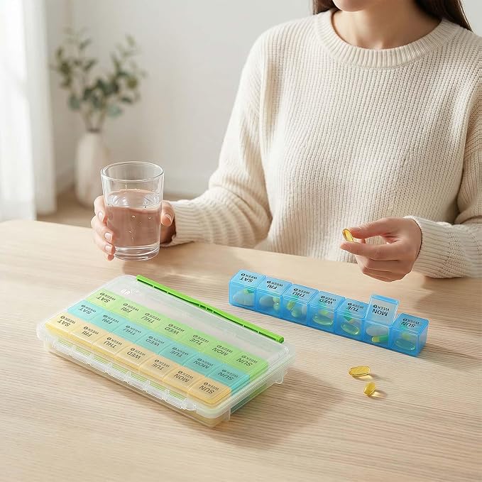 BUG HULL Monthly Pill Organizer, Moisture-Proof Large 28 Days Pill Box with Removable 4 Weeks Pill Case Rows, Medicine Pills Organizers, Travel Pill Organizer with One Month Pill Container-Grey