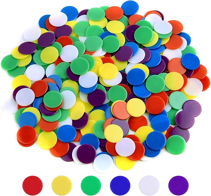 Coopay 900 Pieces Counters Counting Chips Plastic Markers Mixed Colors for Bingo Chips Game Tokens, Contain White, Blue, Green, Yellow, Red, Purple Colors