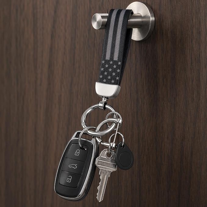 American Flag Keychain for Men Women, Leather USA Flag Key Chain for Daily | Flag keychain adds heritage patriotic style, Metal D-ring keep daily keys grouped,Practical gift for dads, husbands, wives