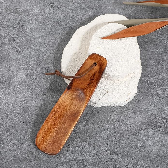 Piriuuo Wood Shoehorn, 6" Short Handle Shoe Horn with Leather Lanyard Non Slip Shoe Lifter Lazy Shoes Aid Tool Easy Wear Helper Shoehorns for Seniors Pregnancy Men Women Kids